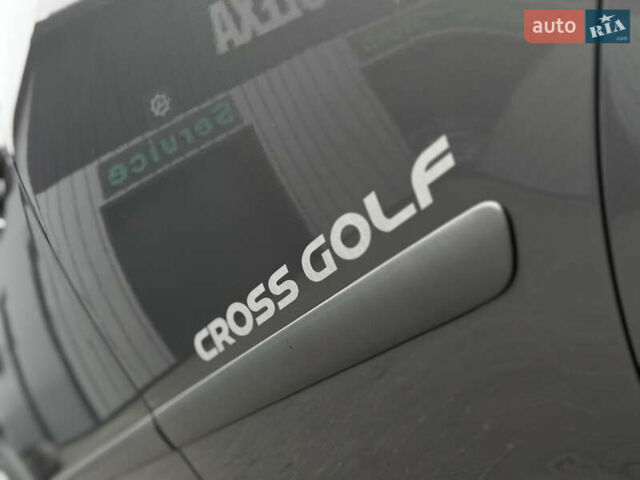 Серый Фольксваген Кросс Гольф, объемом двигателя 1.6 л и пробегом 182 тыс. км за 6500 $, фото 19 на Automoto.ua