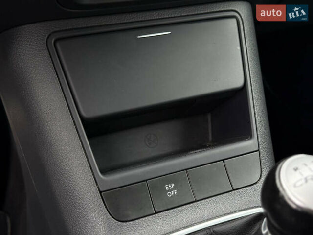 Серый Фольксваген Кросс Гольф, объемом двигателя 1.6 л и пробегом 182 тыс. км за 6500 $, фото 48 на Automoto.ua