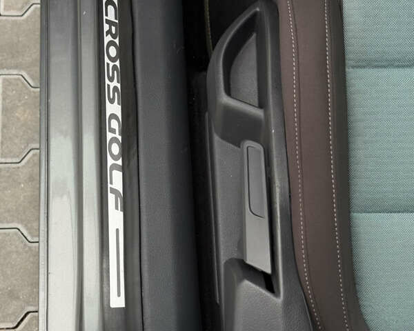 Серый Фольксваген Кросс Гольф, объемом двигателя 1.6 л и пробегом 188 тыс. км за 6900 $, фото 59 на Automoto.ua