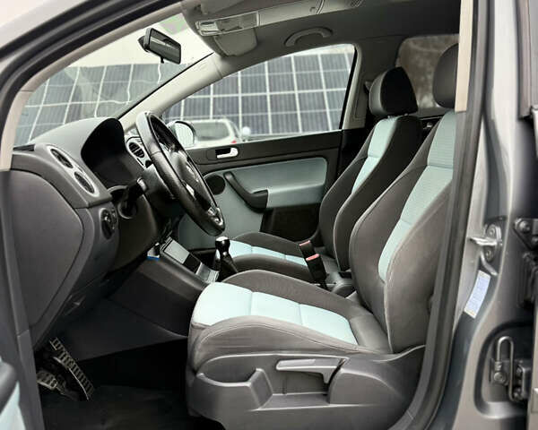 Серый Фольксваген Кросс Гольф, объемом двигателя 1.6 л и пробегом 182 тыс. км за 6500 $, фото 40 на Automoto.ua