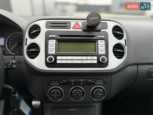 Серый Фольксваген Кросс Гольф, объемом двигателя 1.6 л и пробегом 182 тыс. км за 6500 $, фото 47 на Automoto.ua