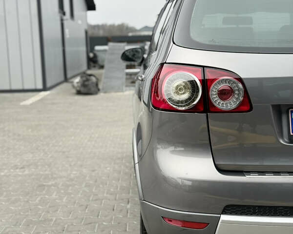 Серый Фольксваген Кросс Гольф, объемом двигателя 1.6 л и пробегом 182 тыс. км за 6500 $, фото 16 на Automoto.ua