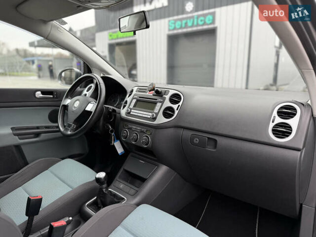 Серый Фольксваген Кросс Гольф, объемом двигателя 1.6 л и пробегом 182 тыс. км за 6500 $, фото 87 на Automoto.ua