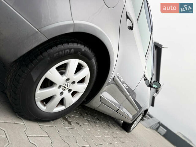 Серый Фольксваген Кросс Гольф, объемом двигателя 1.6 л и пробегом 182 тыс. км за 6500 $, фото 23 на Automoto.ua