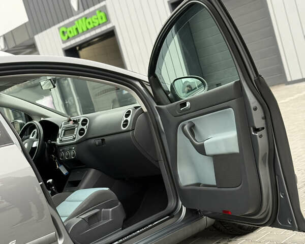 Серый Фольксваген Кросс Гольф, объемом двигателя 1.6 л и пробегом 182 тыс. км за 6500 $, фото 79 на Automoto.ua