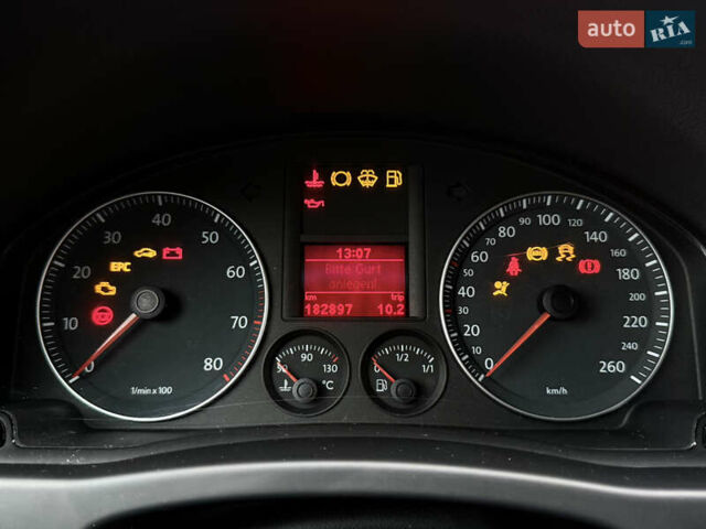 Серый Фольксваген Кросс Гольф, объемом двигателя 1.6 л и пробегом 182 тыс. км за 6500 $, фото 102 на Automoto.ua