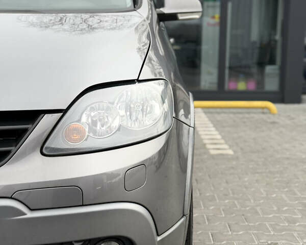 Серый Фольксваген Кросс Гольф, объемом двигателя 1.6 л и пробегом 182 тыс. км за 6500 $, фото 14 на Automoto.ua