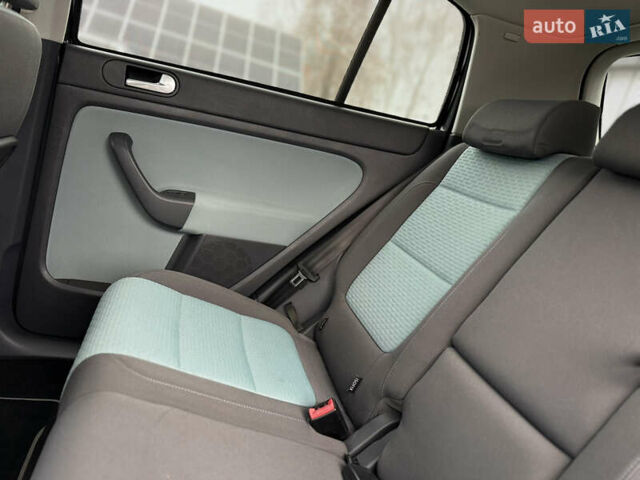 Серый Фольксваген Кросс Гольф, объемом двигателя 1.6 л и пробегом 182 тыс. км за 6500 $, фото 61 на Automoto.ua