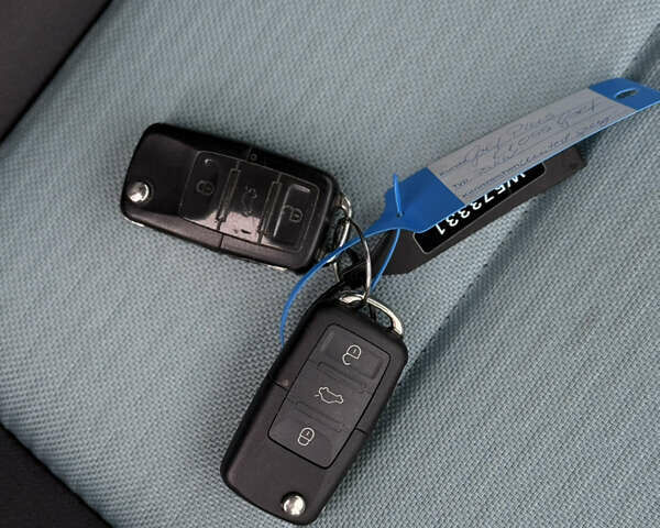 Серый Фольксваген Кросс Гольф, объемом двигателя 1.6 л и пробегом 182 тыс. км за 6500 $, фото 101 на Automoto.ua