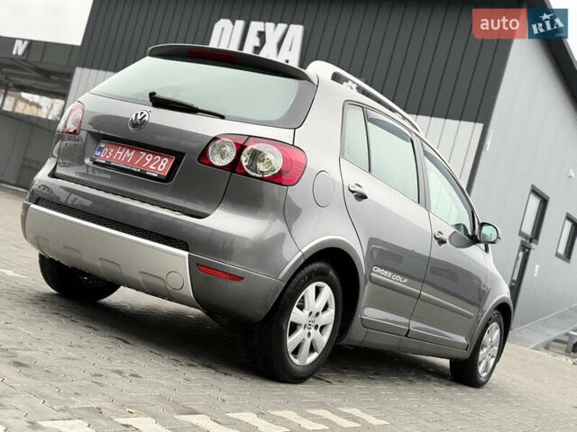 Серый Фольксваген Кросс Гольф, объемом двигателя 1.6 л и пробегом 182 тыс. км за 6500 $, фото 22 на Automoto.ua