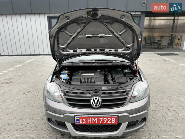 Серый Фольксваген Кросс Гольф, объемом двигателя 1.6 л и пробегом 182 тыс. км за 6500 $, фото 24 на Automoto.ua