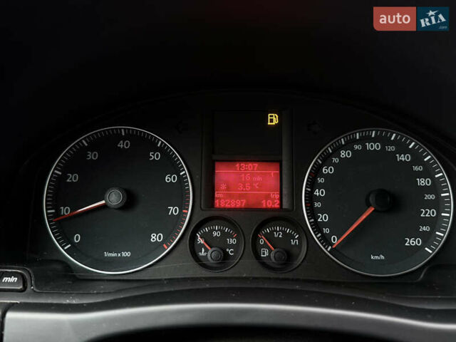 Серый Фольксваген Кросс Гольф, объемом двигателя 1.6 л и пробегом 182 тыс. км за 6500 $, фото 103 на Automoto.ua