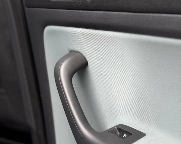 Серый Фольксваген Кросс Гольф, объемом двигателя 1.6 л и пробегом 182 тыс. км за 6500 $, фото 71 на Automoto.ua