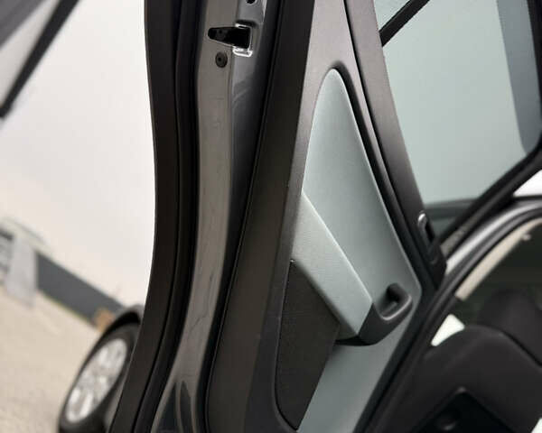 Серый Фольксваген Кросс Гольф, объемом двигателя 1.6 л и пробегом 182 тыс. км за 6500 $, фото 56 на Automoto.ua