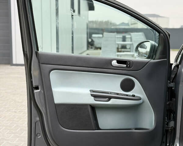 Серый Фольксваген Кросс Гольф, объемом двигателя 1.6 л и пробегом 182 тыс. км за 6500 $, фото 38 на Automoto.ua