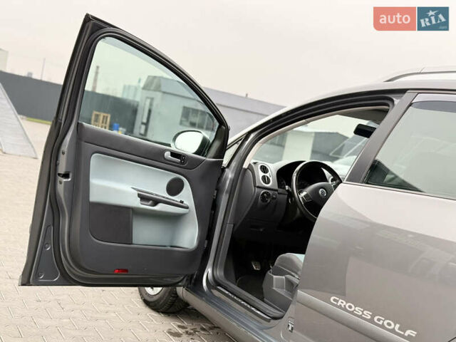 Серый Фольксваген Кросс Гольф, объемом двигателя 1.6 л и пробегом 182 тыс. км за 6500 $, фото 37 на Automoto.ua