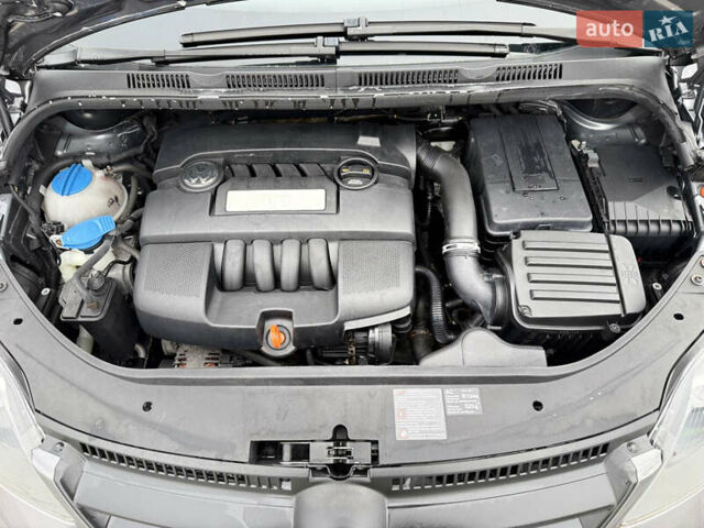 Серый Фольксваген Кросс Гольф, объемом двигателя 1.6 л и пробегом 182 тыс. км за 6500 $, фото 26 на Automoto.ua