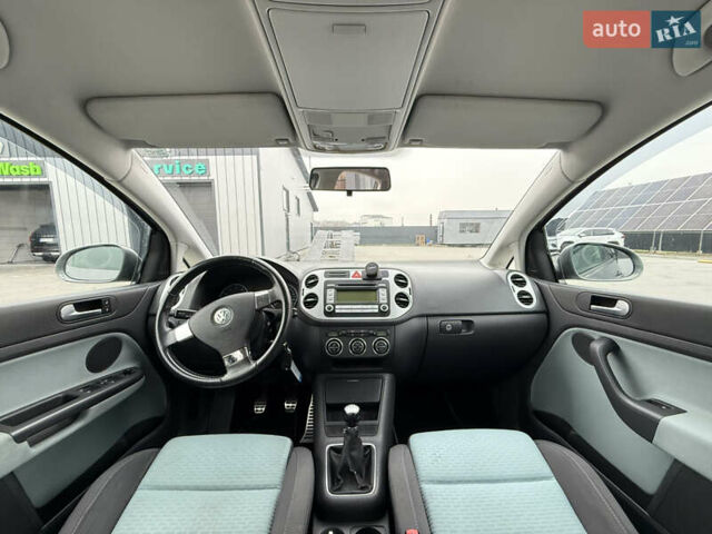 Серый Фольксваген Кросс Гольф, объемом двигателя 1.6 л и пробегом 182 тыс. км за 6500 $, фото 28 на Automoto.ua