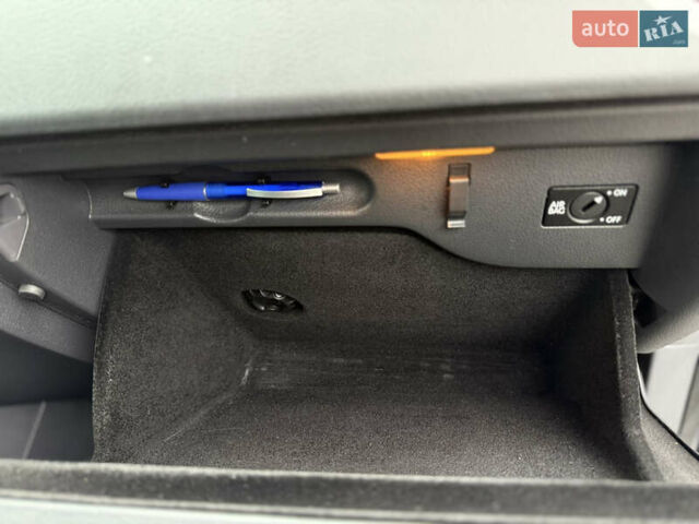 Серый Фольксваген Кросс Гольф, объемом двигателя 1.6 л и пробегом 182 тыс. км за 6500 $, фото 90 на Automoto.ua