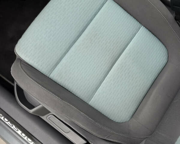 Серый Фольксваген Кросс Гольф, объемом двигателя 1.6 л и пробегом 182 тыс. км за 6500 $, фото 42 на Automoto.ua