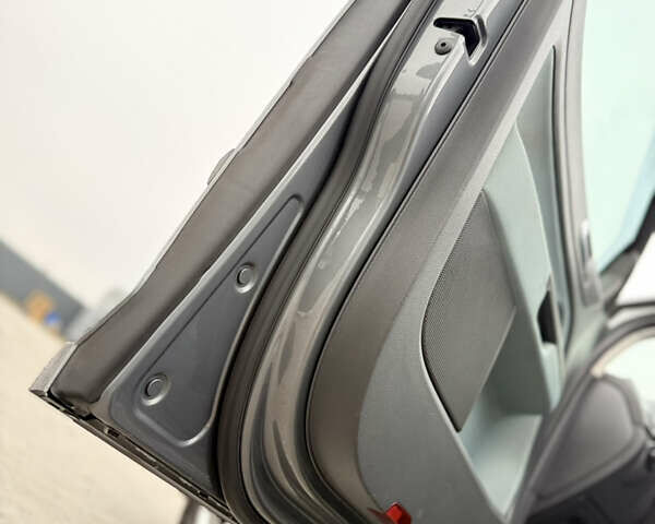 Серый Фольксваген Кросс Гольф, объемом двигателя 1.6 л и пробегом 182 тыс. км за 6500 $, фото 52 на Automoto.ua