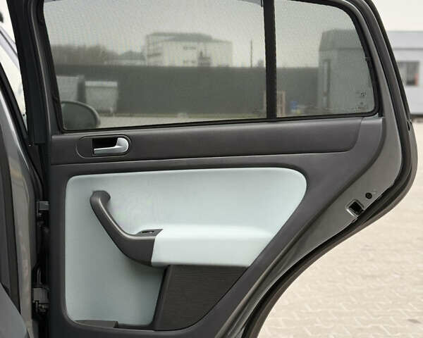 Серый Фольксваген Кросс Гольф, объемом двигателя 1.6 л и пробегом 182 тыс. км за 6500 $, фото 70 на Automoto.ua