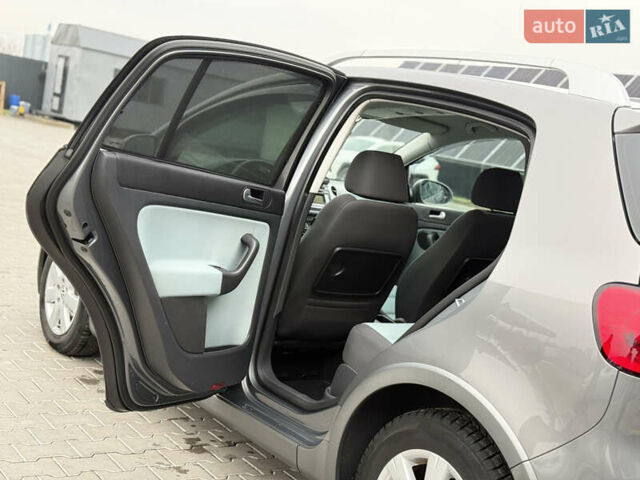 Серый Фольксваген Кросс Гольф, объемом двигателя 1.6 л и пробегом 182 тыс. км за 6500 $, фото 54 на Automoto.ua