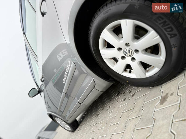 Серый Фольксваген Кросс Гольф, объемом двигателя 1.6 л и пробегом 182 тыс. км за 6500 $, фото 18 на Automoto.ua