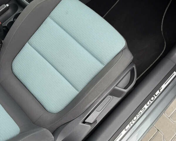 Серый Фольксваген Кросс Гольф, объемом двигателя 1.6 л и пробегом 182 тыс. км за 6500 $, фото 84 на Automoto.ua