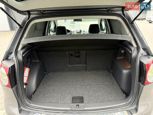 Серый Фольксваген Кросс Гольф, объемом двигателя 1.6 л и пробегом 182 тыс. км за 6500 $, фото 95 на Automoto.ua