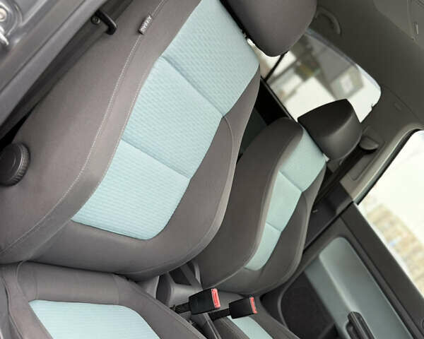 Серый Фольксваген Кросс Гольф, объемом двигателя 1.6 л и пробегом 182 тыс. км за 6500 $, фото 83 на Automoto.ua