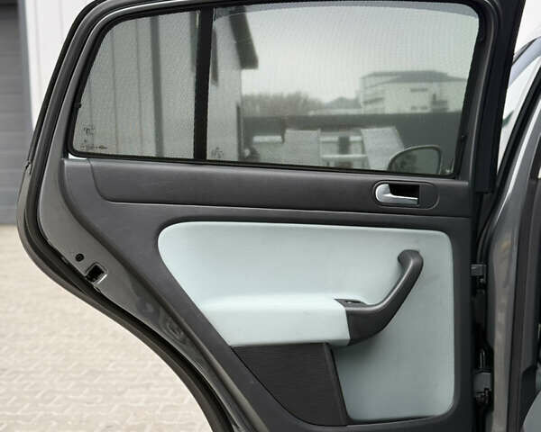 Серый Фольксваген Кросс Гольф, объемом двигателя 1.6 л и пробегом 182 тыс. км за 6500 $, фото 55 на Automoto.ua