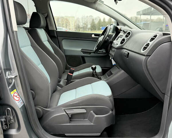 Серый Фольксваген Кросс Гольф, объемом двигателя 1.6 л и пробегом 182 тыс. км за 6500 $, фото 82 на Automoto.ua