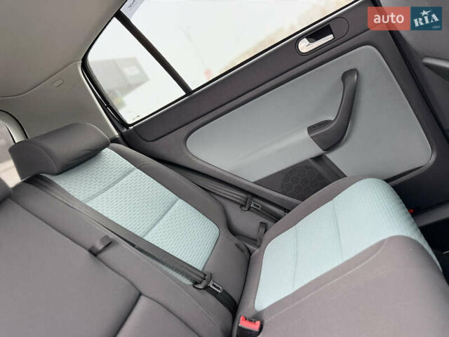 Серый Фольксваген Кросс Гольф, объемом двигателя 1.6 л и пробегом 182 тыс. км за 6500 $, фото 74 на Automoto.ua