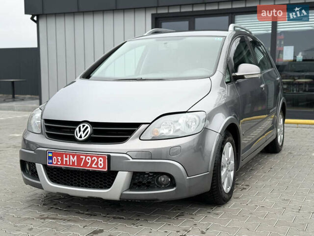 Серый Фольксваген Кросс Гольф, объемом двигателя 1.6 л и пробегом 182 тыс. км за 6500 $, фото 2 на Automoto.ua