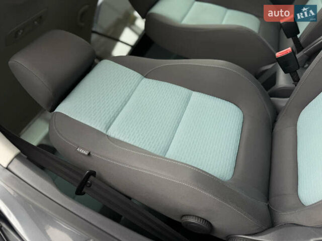 Серый Фольксваген Кросс Гольф, объемом двигателя 1.6 л и пробегом 182 тыс. км за 6500 $, фото 86 на Automoto.ua