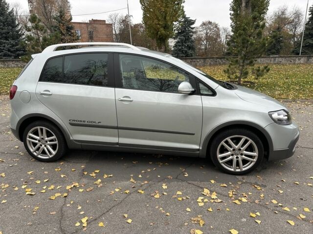 Серый Фольксваген Кросс Гольф, объемом двигателя 1.4 л и пробегом 213 тыс. км за 6900 $, фото 2 на Automoto.ua