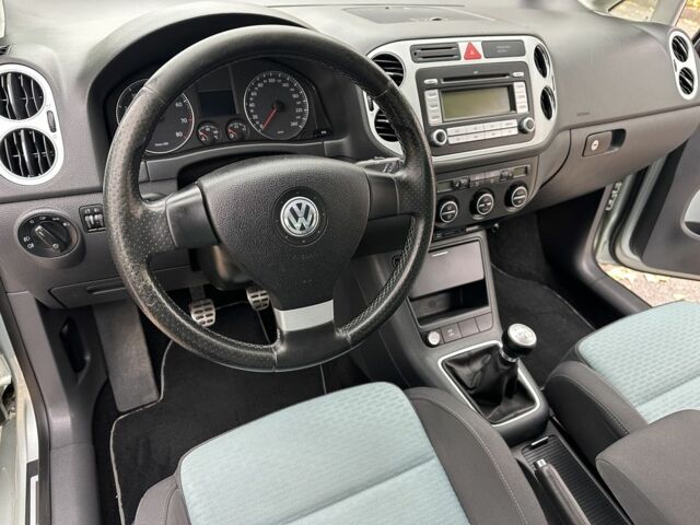 Серый Фольксваген Кросс Гольф, объемом двигателя 1.4 л и пробегом 213 тыс. км за 6900 $, фото 8 на Automoto.ua