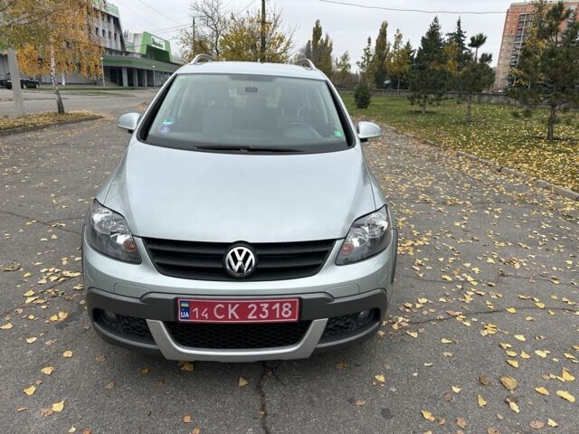 Серый Фольксваген Кросс Гольф, объемом двигателя 1.4 л и пробегом 213 тыс. км за 6900 $, фото 1 на Automoto.ua