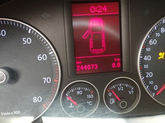 Сірий Фольксваген Кросс Гольф, об'ємом двигуна 1.4 л та пробігом 244 тис. км за 6450 $, фото 6 на Automoto.ua