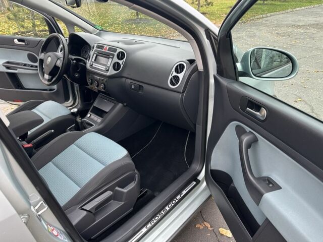 Серый Фольксваген Кросс Гольф, объемом двигателя 1.4 л и пробегом 213 тыс. км за 6900 $, фото 5 на Automoto.ua