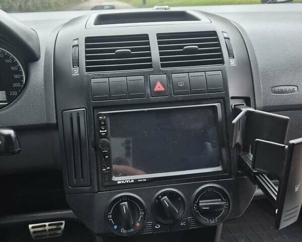 Черный Фольксваген Кросс Поло, объемом двигателя 1.4 л и пробегом 119 тыс. км за 6500 $, фото 34 на Automoto.ua