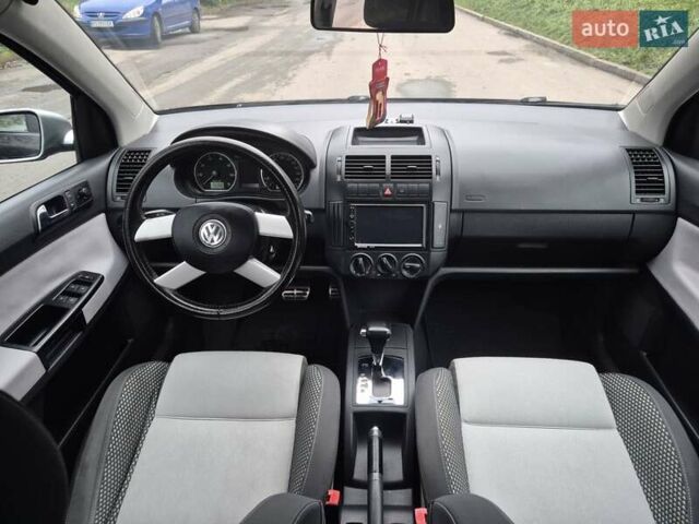 Черный Фольксваген Кросс Поло, объемом двигателя 1.4 л и пробегом 119 тыс. км за 6500 $, фото 28 на Automoto.ua