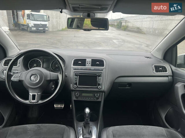 Черный Фольксваген Кросс Поло, объемом двигателя 1.2 л и пробегом 135 тыс. км за 10300 $, фото 32 на Automoto.ua