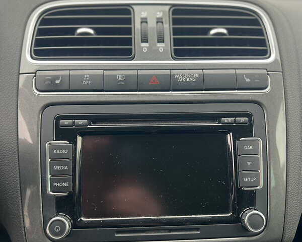 Черный Фольксваген Кросс Поло, объемом двигателя 1.2 л и пробегом 135 тыс. км за 10300 $, фото 41 на Automoto.ua