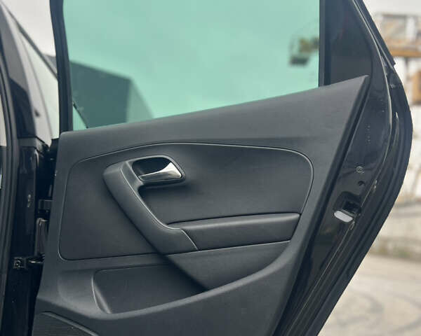 Черный Фольксваген Кросс Поло, объемом двигателя 1.2 л и пробегом 135 тыс. км за 10300 $, фото 36 на Automoto.ua