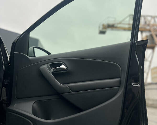 Черный Фольксваген Кросс Поло, объемом двигателя 1.2 л и пробегом 135 тыс. км за 10300 $, фото 35 на Automoto.ua