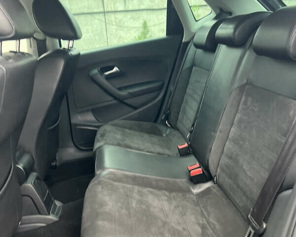 Черный Фольксваген Кросс Поло, объемом двигателя 1.2 л и пробегом 135 тыс. км за 10300 $, фото 38 на Automoto.ua