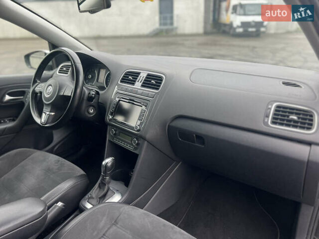 Черный Фольксваген Кросс Поло, объемом двигателя 1.2 л и пробегом 135 тыс. км за 10300 $, фото 55 на Automoto.ua