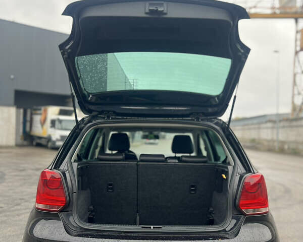 Черный Фольксваген Кросс Поло, объемом двигателя 1.2 л и пробегом 135 тыс. км за 10300 $, фото 61 на Automoto.ua